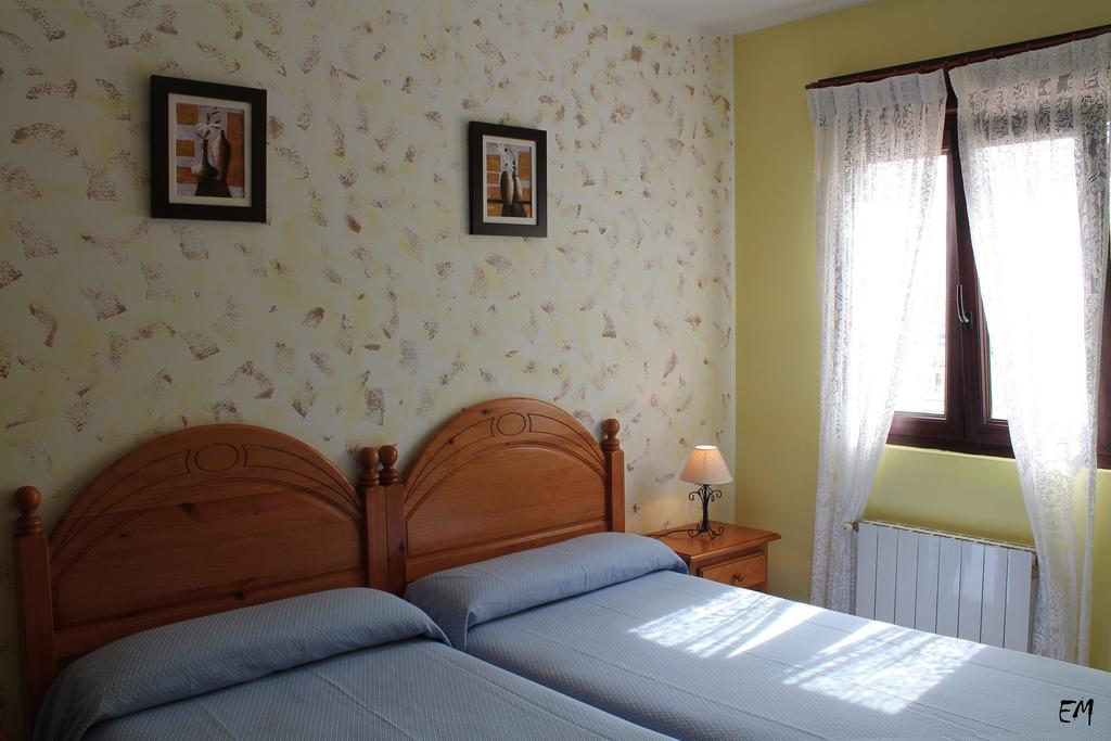 Pension Vega De Pas Comillas Exteriör bild