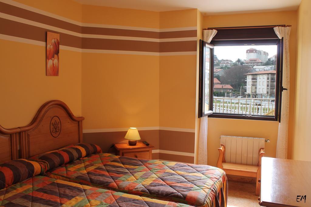 Pension Vega De Pas Comillas Exteriör bild