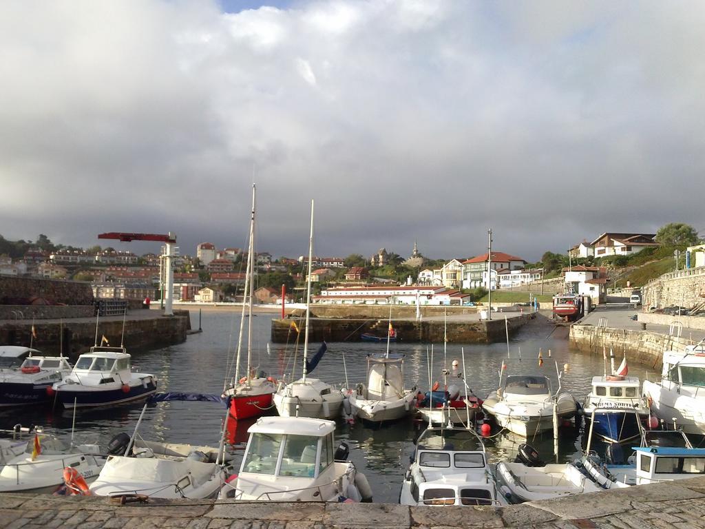 Pension Vega De Pas Comillas Exteriör bild