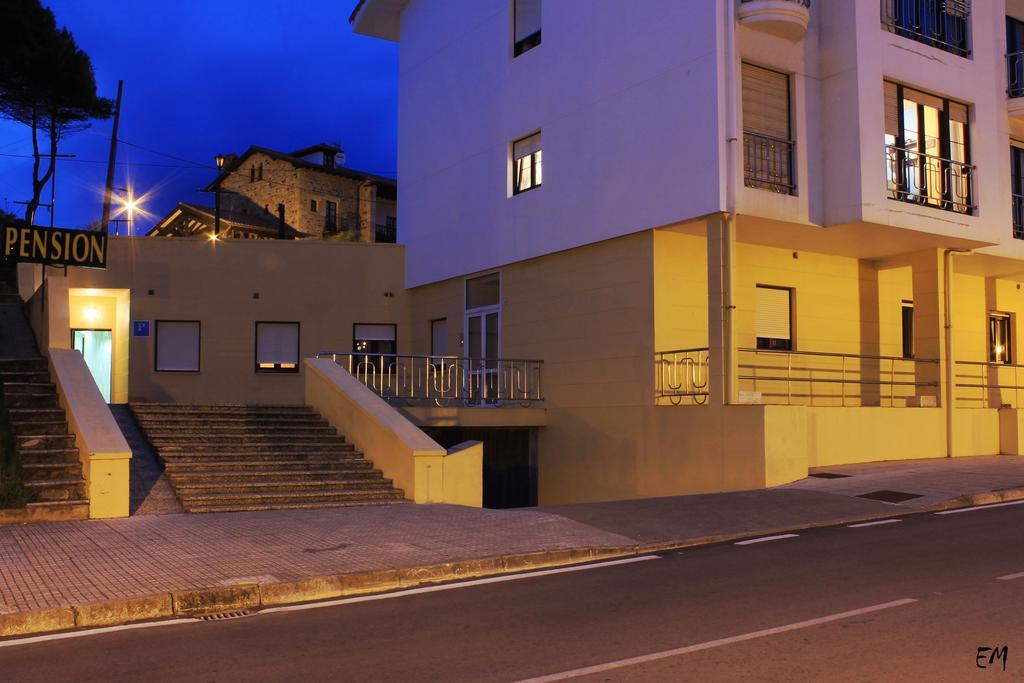 Pension Vega De Pas Comillas Exteriör bild