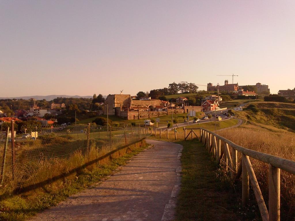 Pension Vega De Pas Comillas Exteriör bild